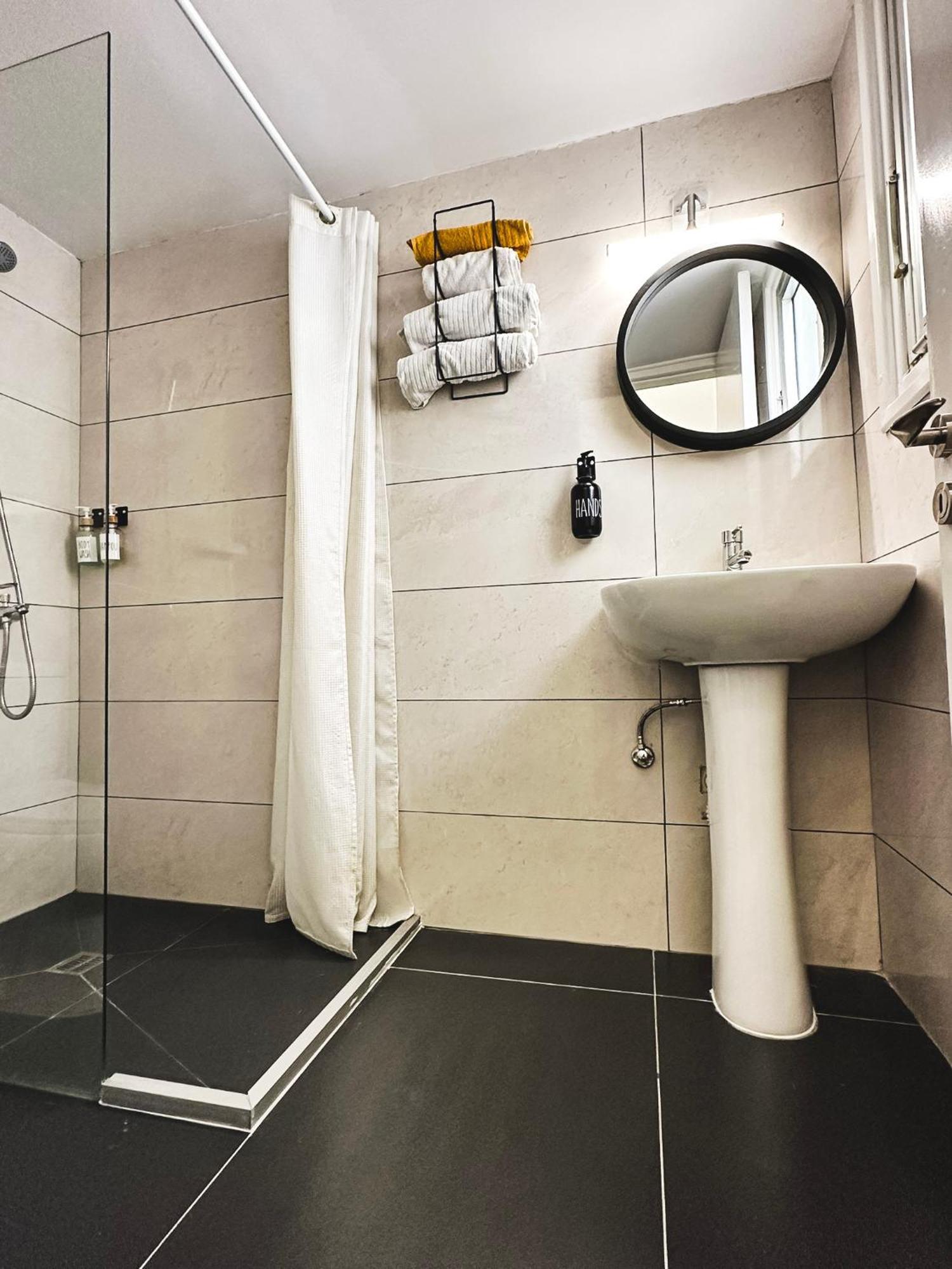 Home Away One Bedroom Apartment In นิโคเซีย ภายนอก รูปภาพ